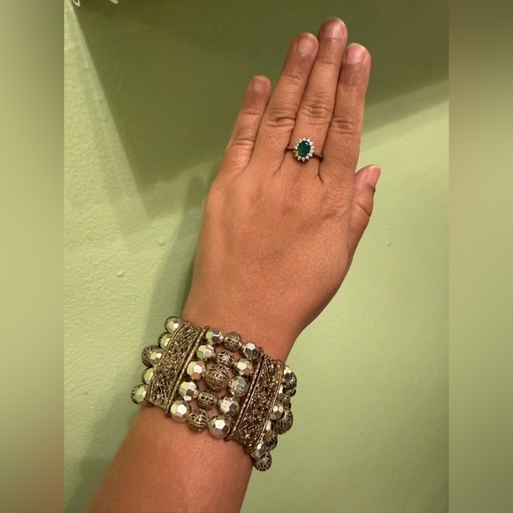 Jewelry - Elegant Gold Beaded Bracelet
